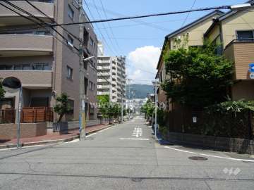 敷地東側の前面道路