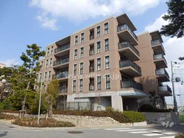 グラン・フェルティ東灘住吉川の外観（南西側から）