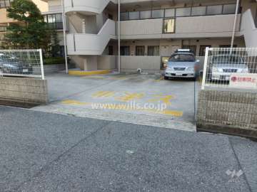 駐車場出入り口