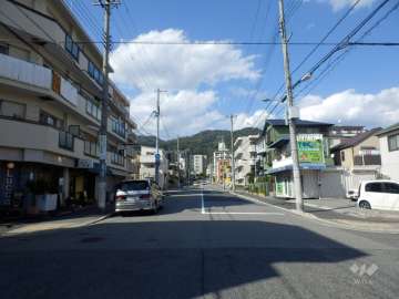 敷地東側の前面道路