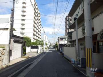 敷地北側の前面道路