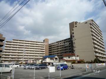 セレーノ見附の外観（南西側から）