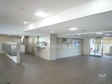 北側エントランスホール