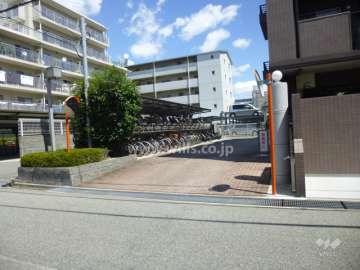 駐車場出入り口