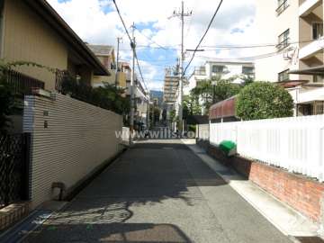 敷地南西側の前面道路
