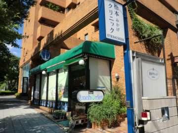 1階は店舗が入っています。