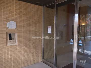 エントランスはオートロック付きです。