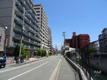 敷地南側の前面道路