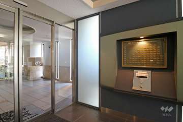 エントランスはオートロック付きです。