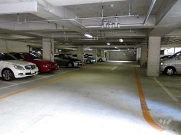 敷地内駐車場（屋内平面式）