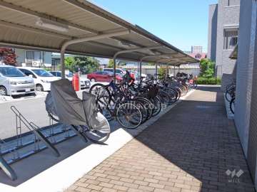 自転車置場（ラック付き）