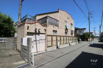 セラ逆瀬川の外観（西側から）