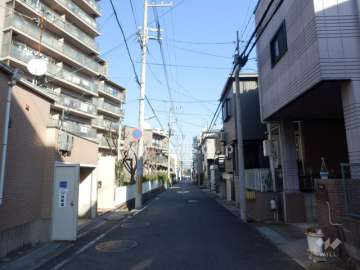 敷地南側の前面道路
