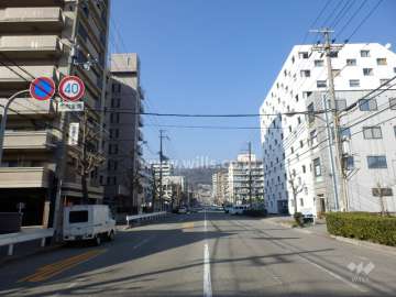敷地東側の前面道路