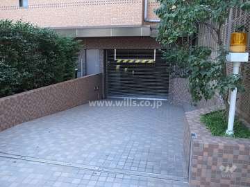 駐車場出入り口（リングシャッター付き）