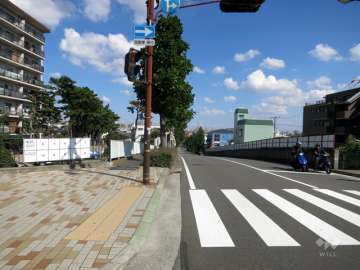 敷地南側の前面道路