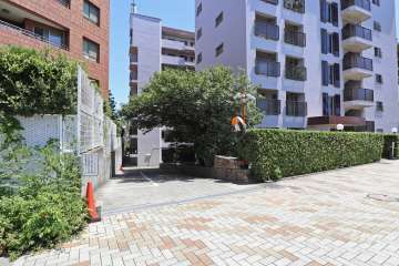 駐車場出入り口