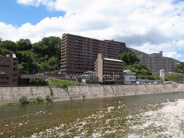 すぐ北側には武庫川が流れています。