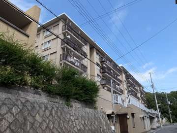 ヒルズ御影山手の外観（南西側から）