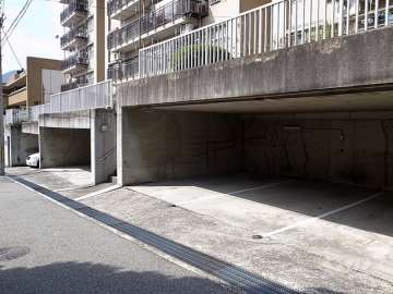 敷地内駐車場（屋内平面式）