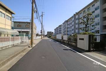 敷地北西側の前面道路