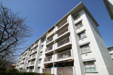 東仁川団地4号棟の外観(南東側から）