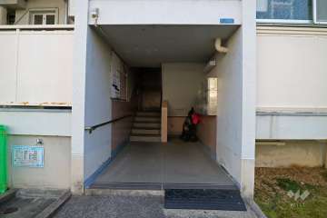 住居入り口（共用ポスト）