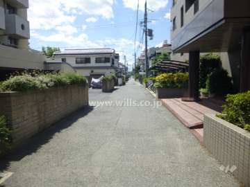 敷地南側の前面道路