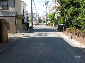 敷地南側の前面道路