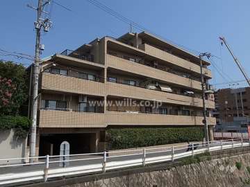 甲南グランメール岡本の外観（北西側から）