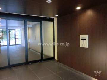 エントランスはオートロック付きです。