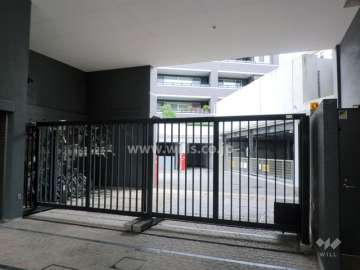 駐車場出入り口（ゲート付き）