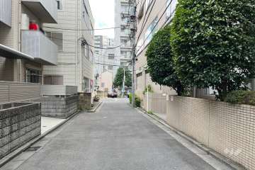 敷地東側の前面道路