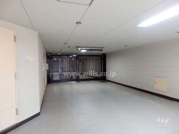 駐車場出入り口（ゲート付き）