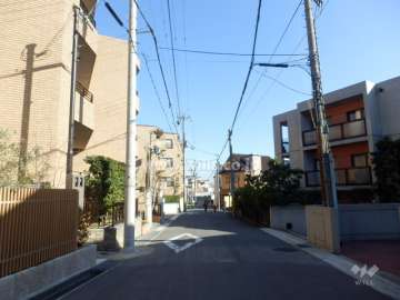 敷地南側の前面道路