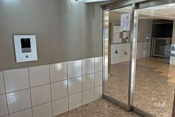 エントランスはオートロック付きです。