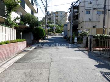 敷地南側の前面道路