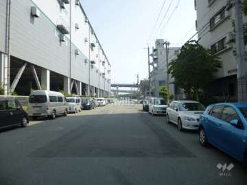 敷地東側の前面道路