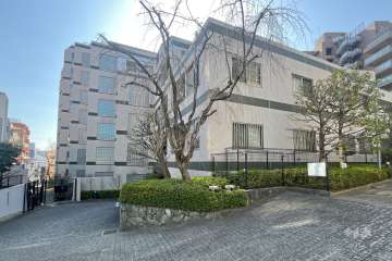 レジデンシア春日安藤坂の外観（北東側から）
