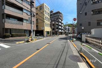 敷地南側の前面道路