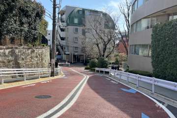 敷地北側の前面道路