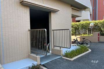屋内に設けられた駐輪場