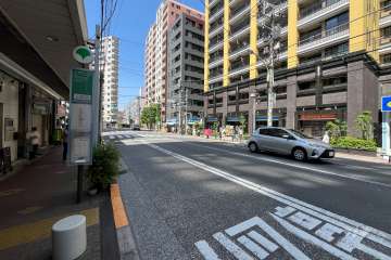 敷地の西側前面道路（南側から）
