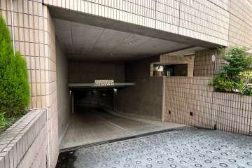 駐車場の出入り口