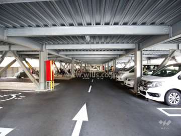 駐車場は平面自走式です。