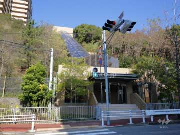 敷地南側の道路へアクセスできる斜行エレベーター