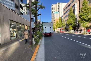 敷地東側の前面道路