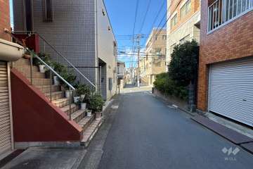 敷地南側の前面道路