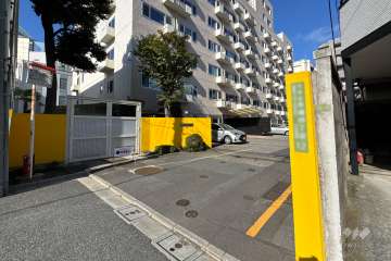 敷地の入り口