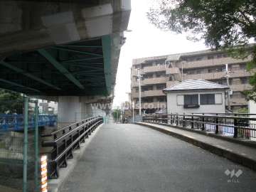 マンションのすぐ北側を171号線が通っています。